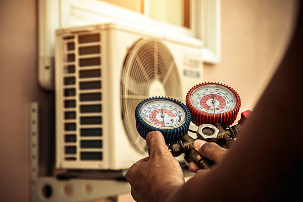 Professional Ac Installation technician working in Helenville, WI